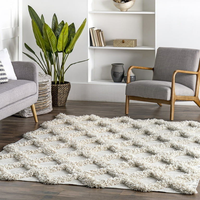 7' X 9' Ivory Or Grey Geometric Diamond Indoor Outdoor Area Rug 7' X 9' Ivory Or Grey Geometric Diamond Indoor Outdoor Area Rug
