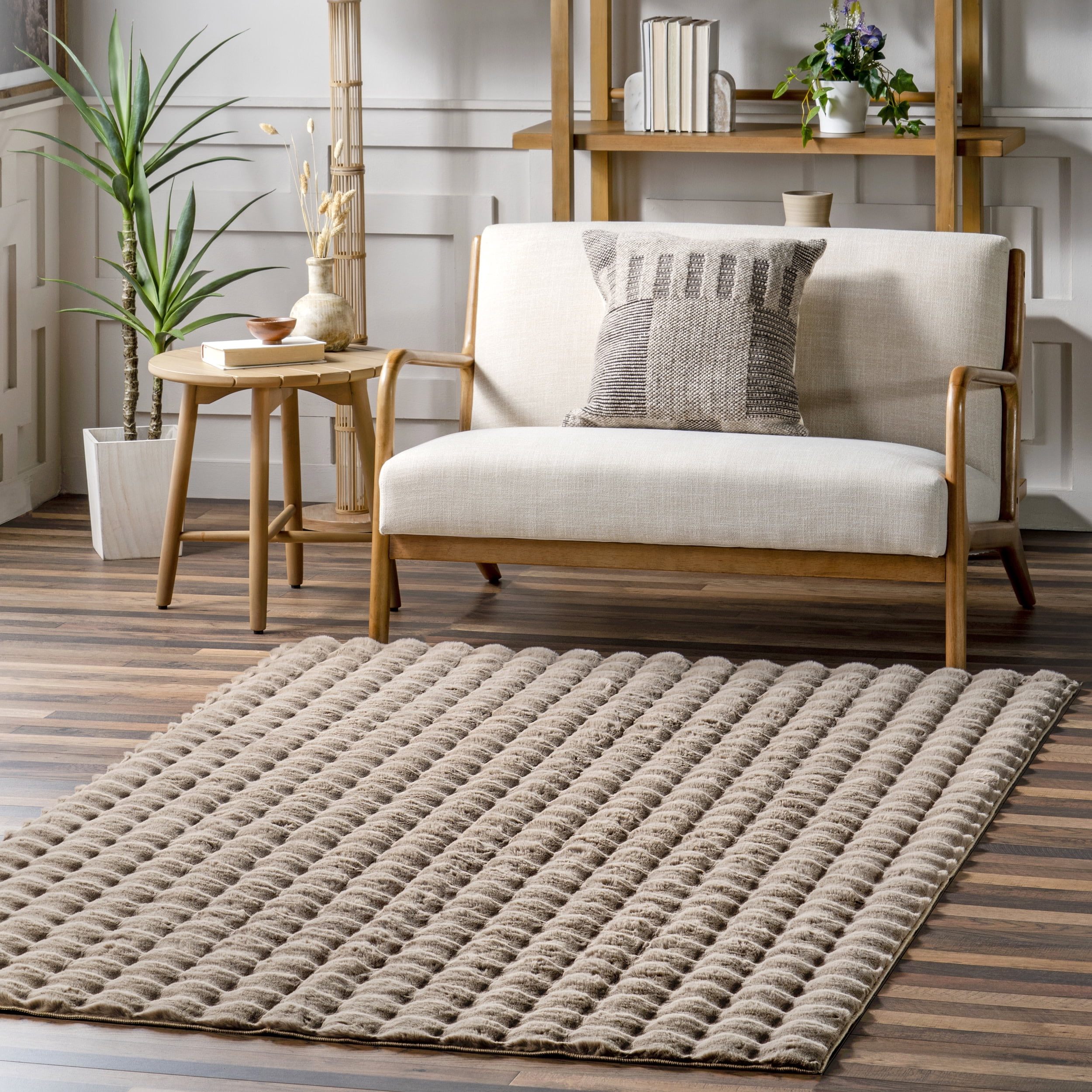 nuLOOM Jeni Solid Faux Rabbit Machine Washable Area Rug, 7' 6