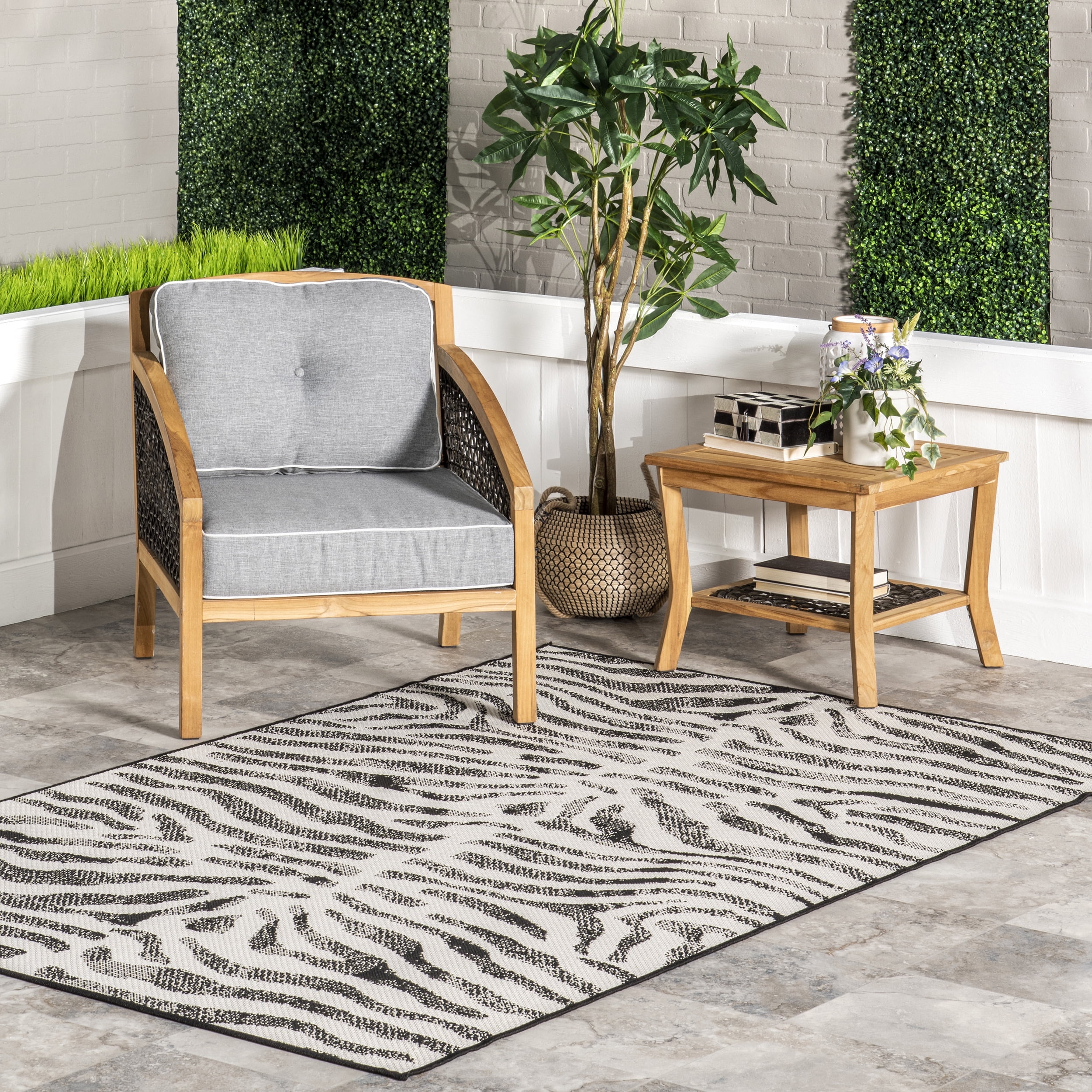 nuLOOM Katrine Zebra Indoor/Outdoor Area Rug, 6' 7" x 9', Black