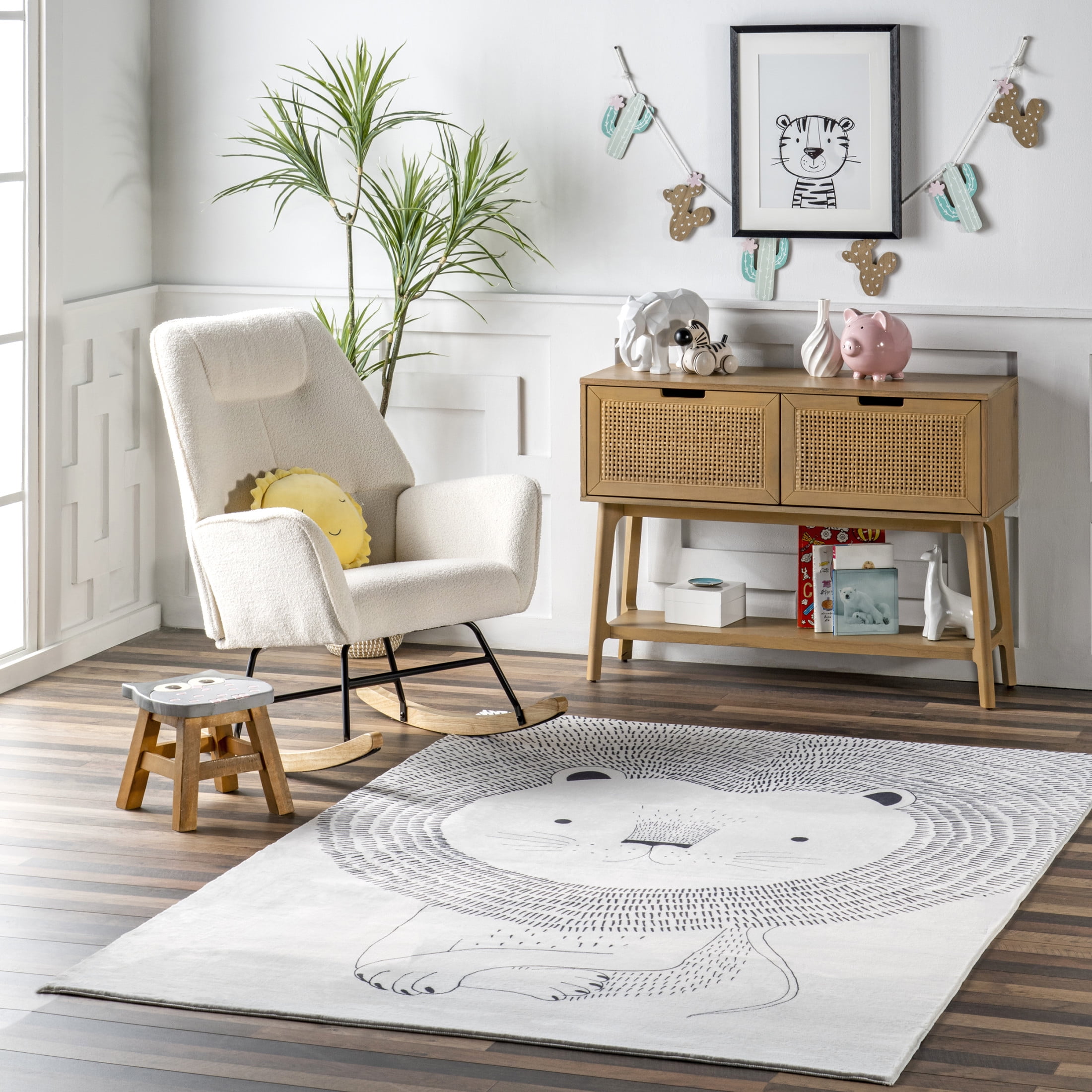 Kinslee Light Gray Lion Graphic 3' x 5' Machine Washable Kids Area Rug