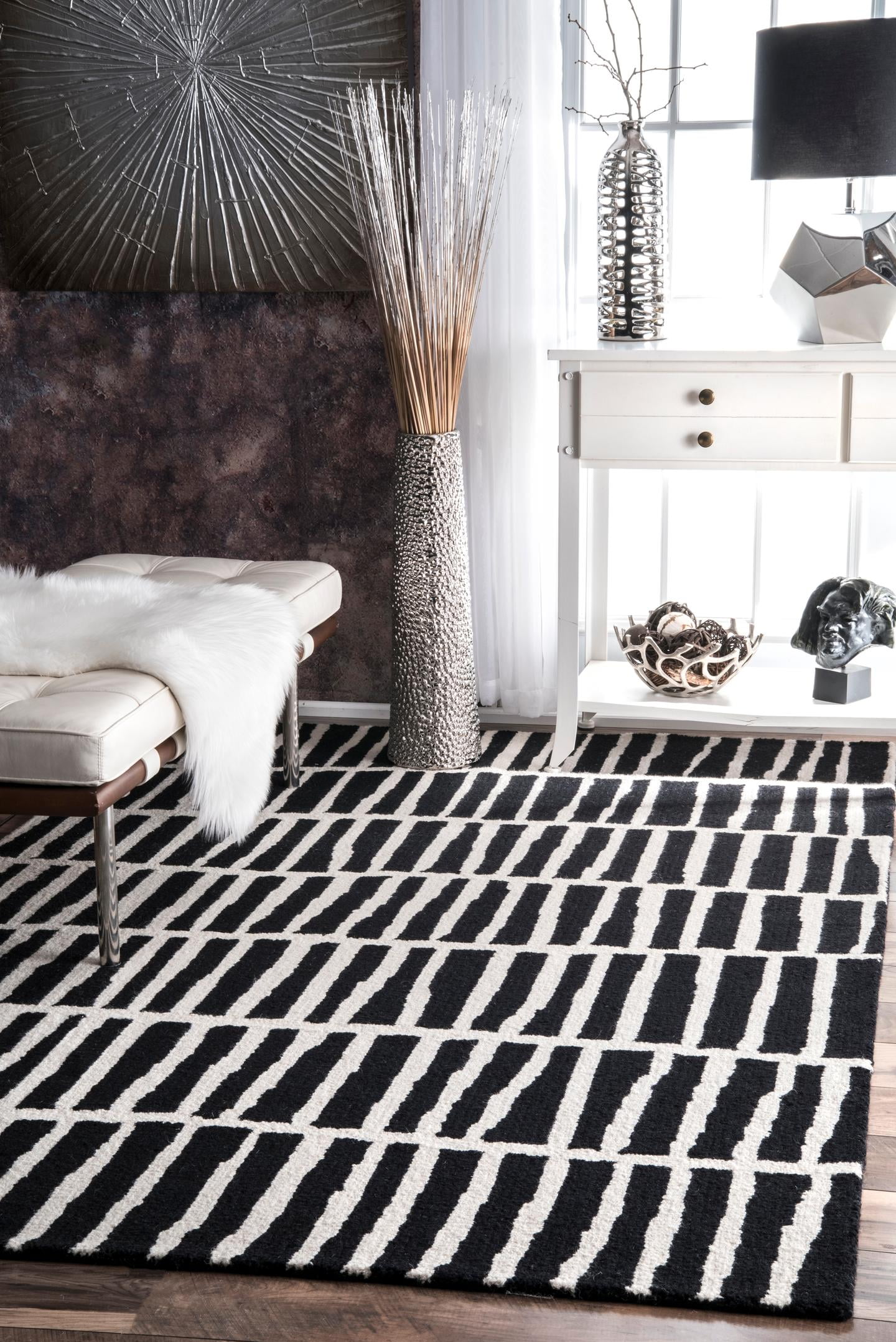 Handmade Black Geometric Wool 6' x 9' Area Rug