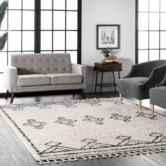 nuLOOM Mackie Moroccan Tasseled Shag Area Rug, 5' 3" x 7' 7", Mackie Off-white