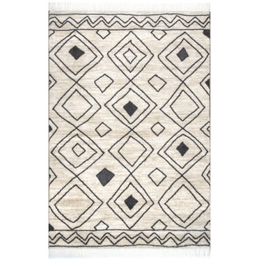 nuLOOM Majesty Spotted Diamonds Area Rug, 4' 4" x 6', Beige
