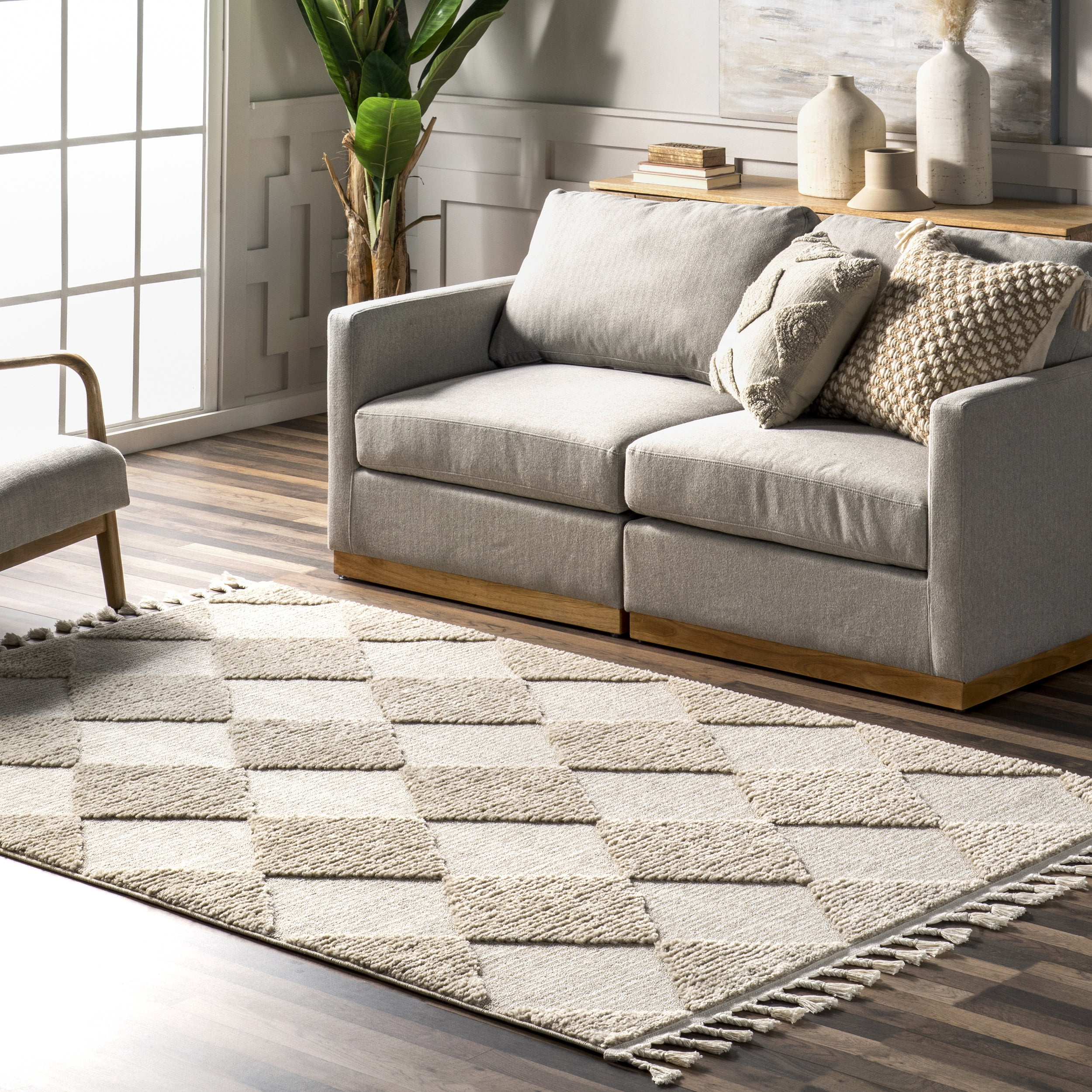 Beige Diamond Pattern Synthetic Area Rug with Tassels, 6' 7" x 9'