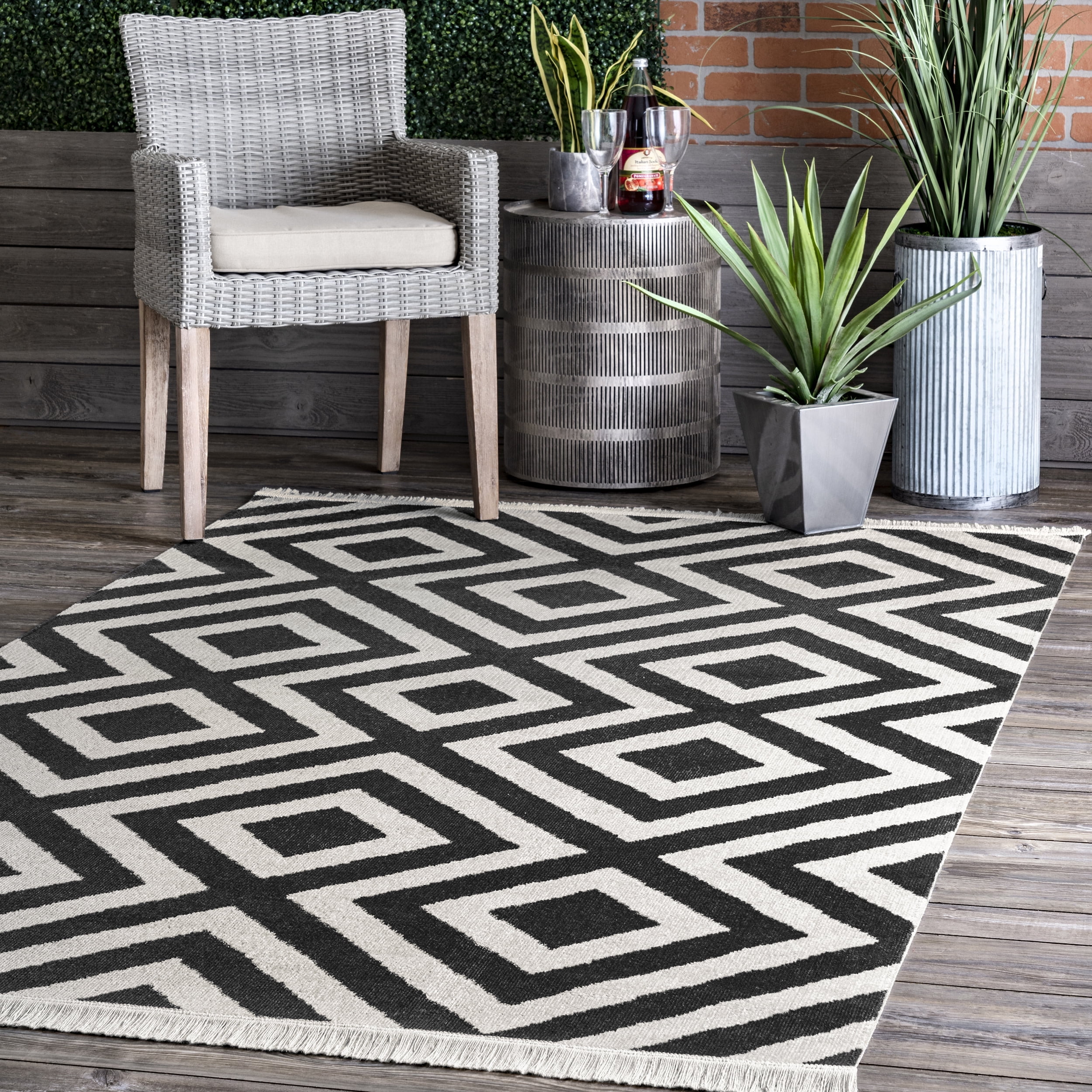 nuLOOM Rayne Diamond Fringe Indoor/Outdoor Area Rug, 8' x 10', Black