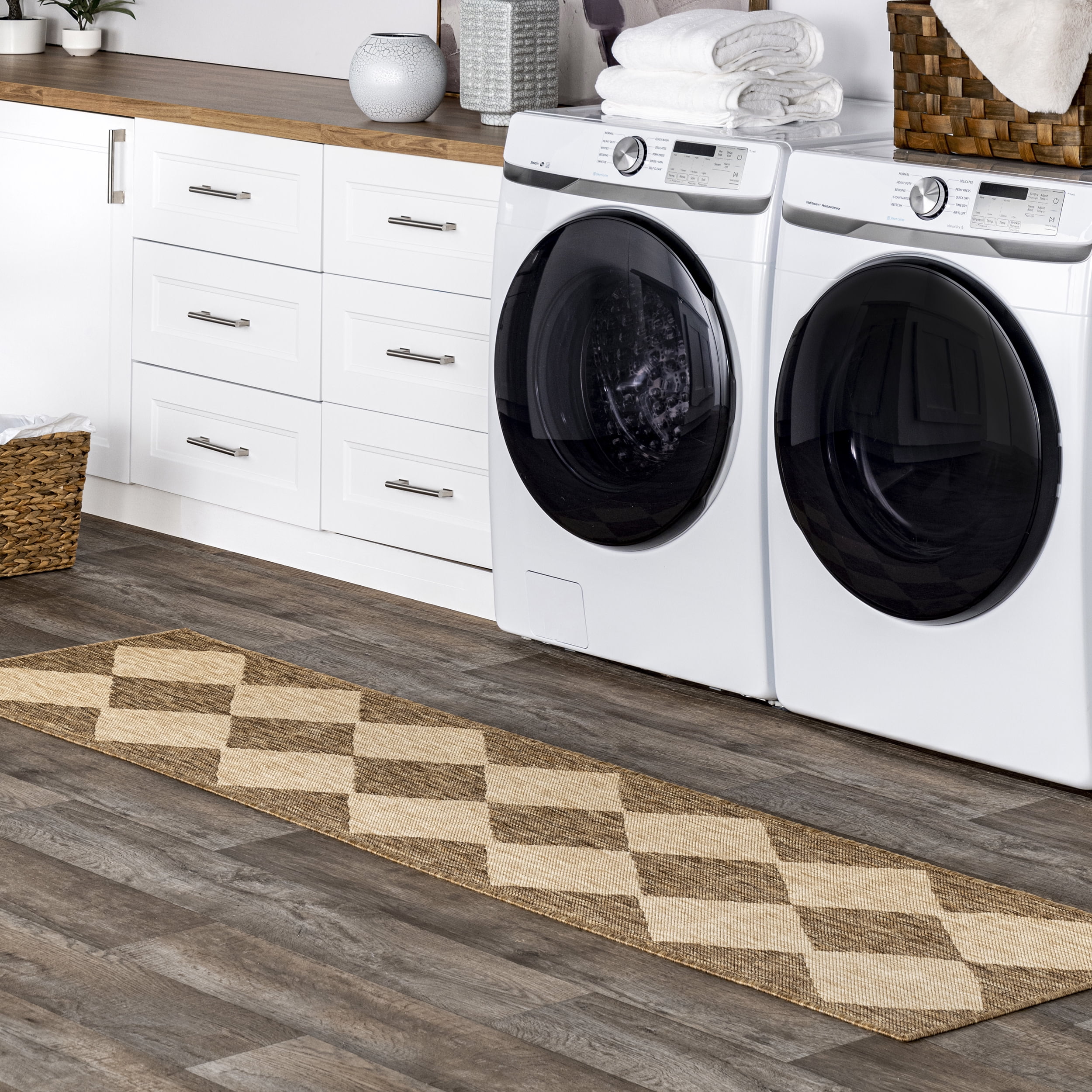 Sabina Beige and Brown Synthetic Diamond Trellis Area Rug