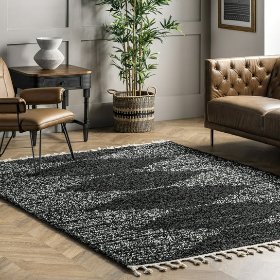 nuLOOM Bria Moroccan Shag Tasseled Area Rug, 3' x 5', Bria Black