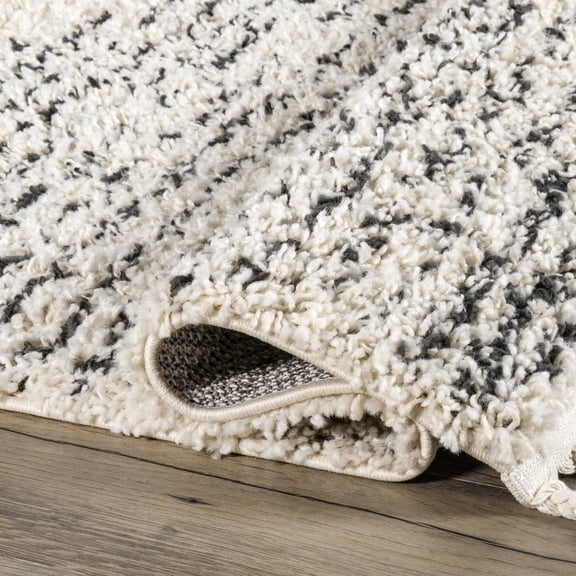 nuLOOM Bria Moroccan Shag Tasseled Area Rug, 2' 6" x 14', Runner, Bria Off-white