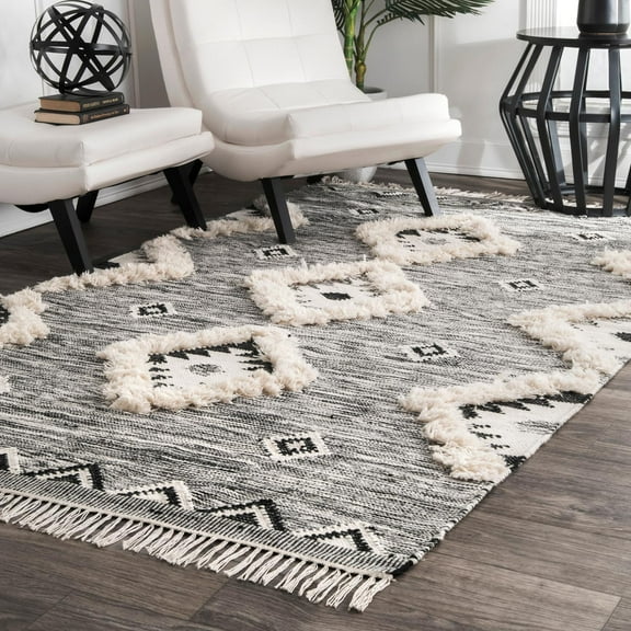 nuLOOM Savannah Moroccan Tasseled Wool Area Rug, 4' x 6', Black