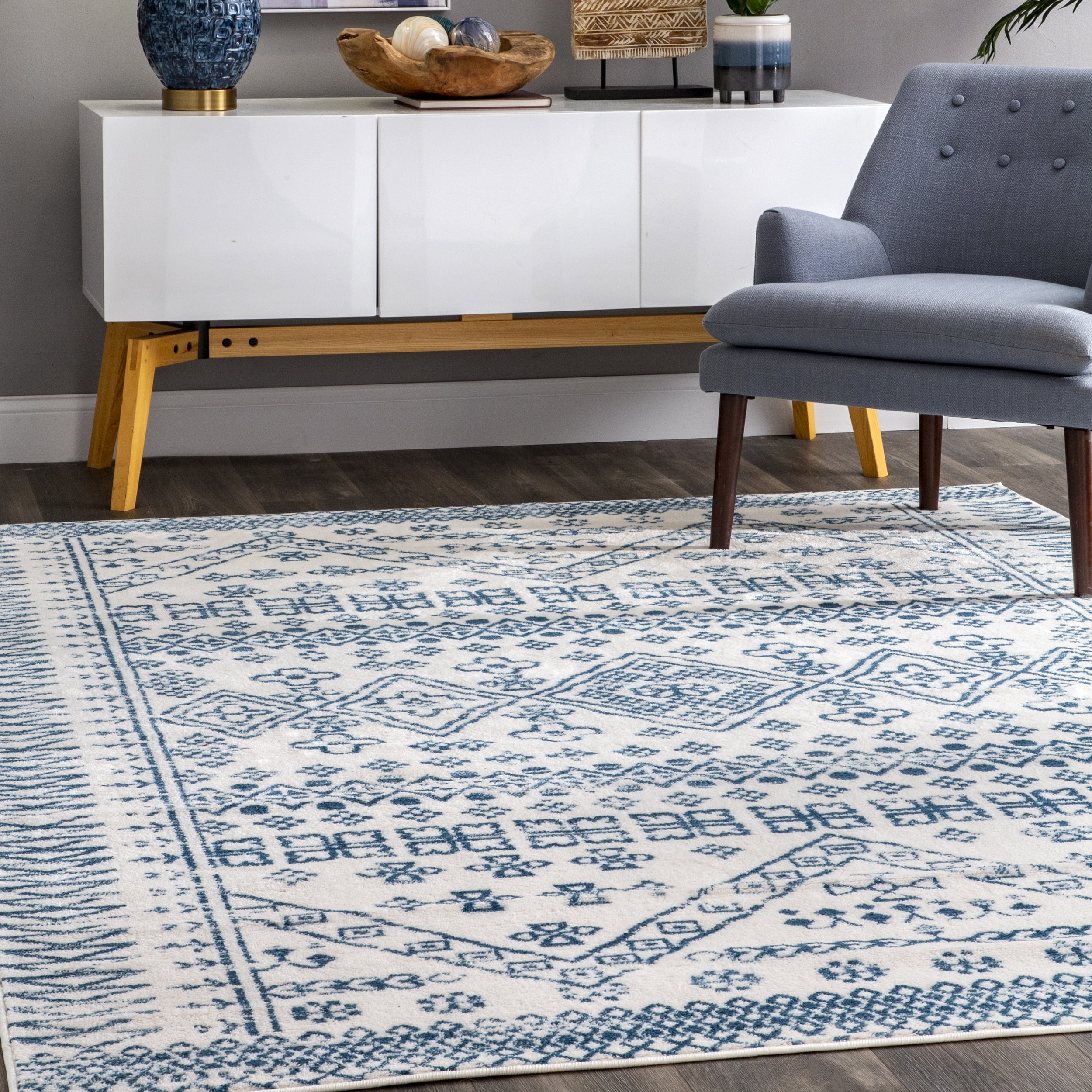 Sophisticated Blue Moroccan-Inspired Round Accent Rug, 3x5
