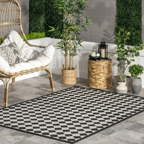 nuLOOM Myka Checkered Indoor/Outdoor Area Rug, 4' x 6', Myka Black & Off-white