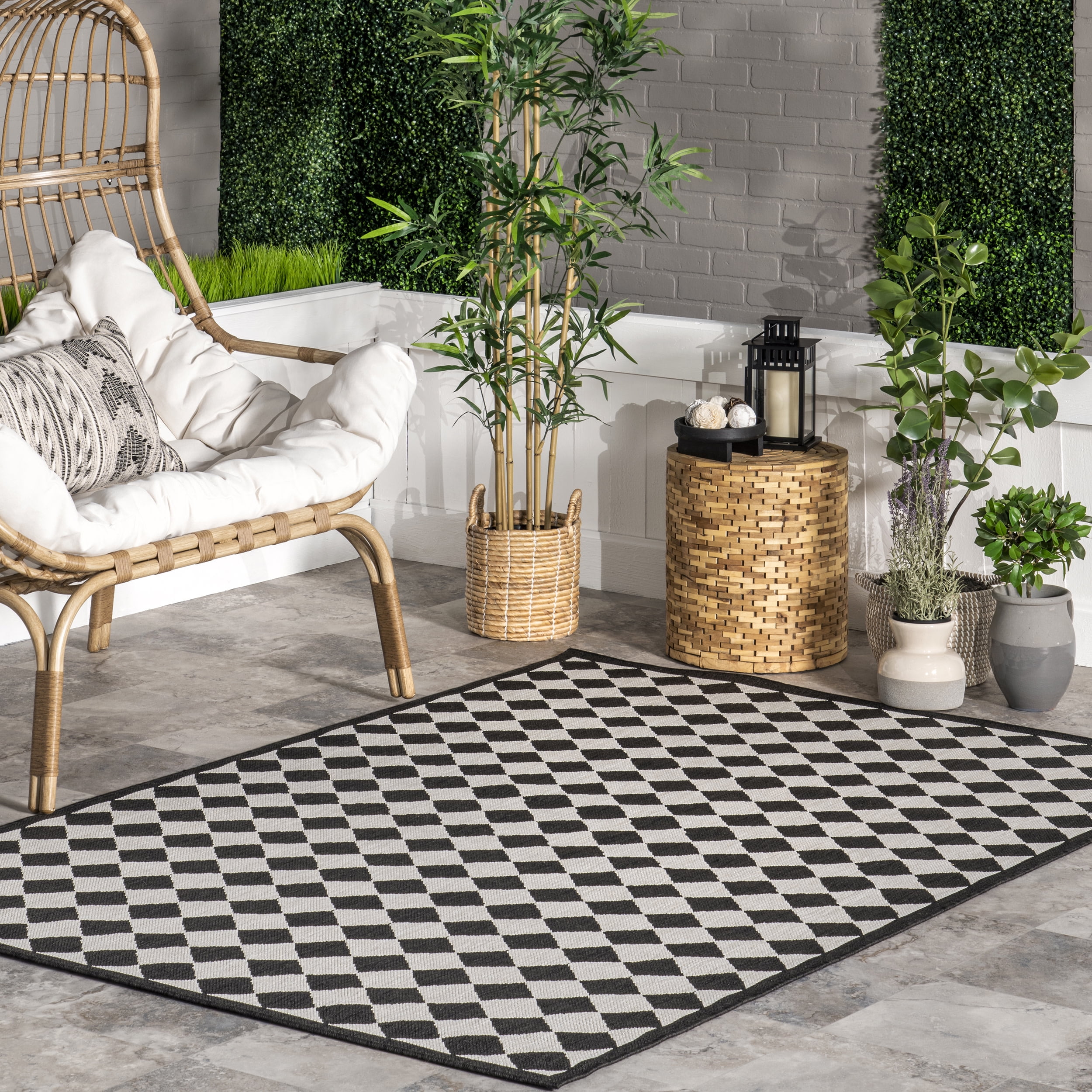 Black and White Checkered Synthetic Indoor Outdoor Rug, 4' x 6'