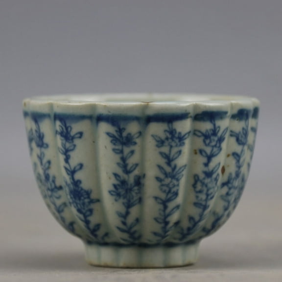 old-fashioned antique porcelain Mingwangli blue and white hand-painted