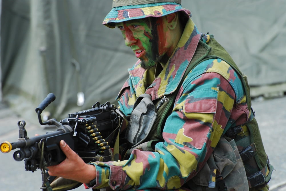 A paratrooper of the Belgian Army training in assault techniques and handling a FN Minimi machine gun Canvas Art - Luc De JaegerStocktrek Images (34 x 23)