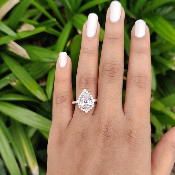 solitaire jewels 2CT Art Deco Pear Moissanit Halo Engagement Ring For Women, 18K Yellow Gold