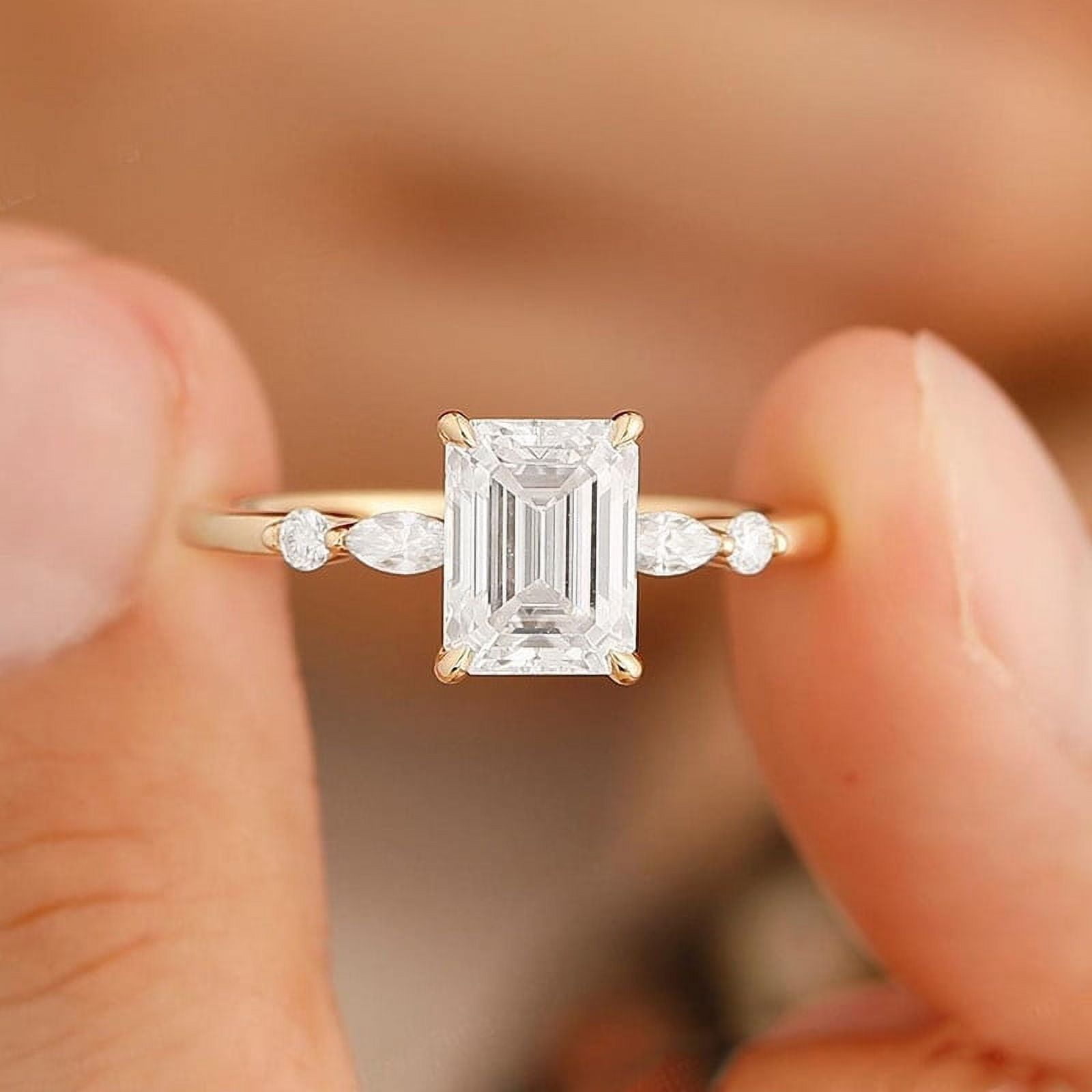 solitaire jewels 5 Stone 2CT Emerald Moissanit Solitaire Engagement Ring For Women, 10K Yellow Gold