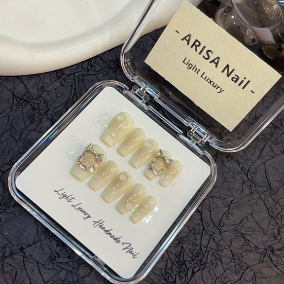 [] The spray gun is cute, the little bow is hand-worn, the nail piece is light luxury, pure handmade, high quality control, and the nail is small and fresh.