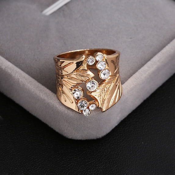 sunsanly Women Finger Ring Rhinestone Decor Flower Shape Hollow Out Polished Clear Texture Finger Decoration Golden Color Sturdy Structure Lady Ring Women Jewelry