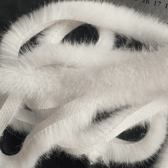 suxuMhao Fabric Trim, Sewing Trim & Embellishments, 20 Pcs Faux Fur Trim 71*0.39in, Plush Fur Strip Soft Fur Trim Artificial Fur Trim Fur Edge, White, for DIY Crafts