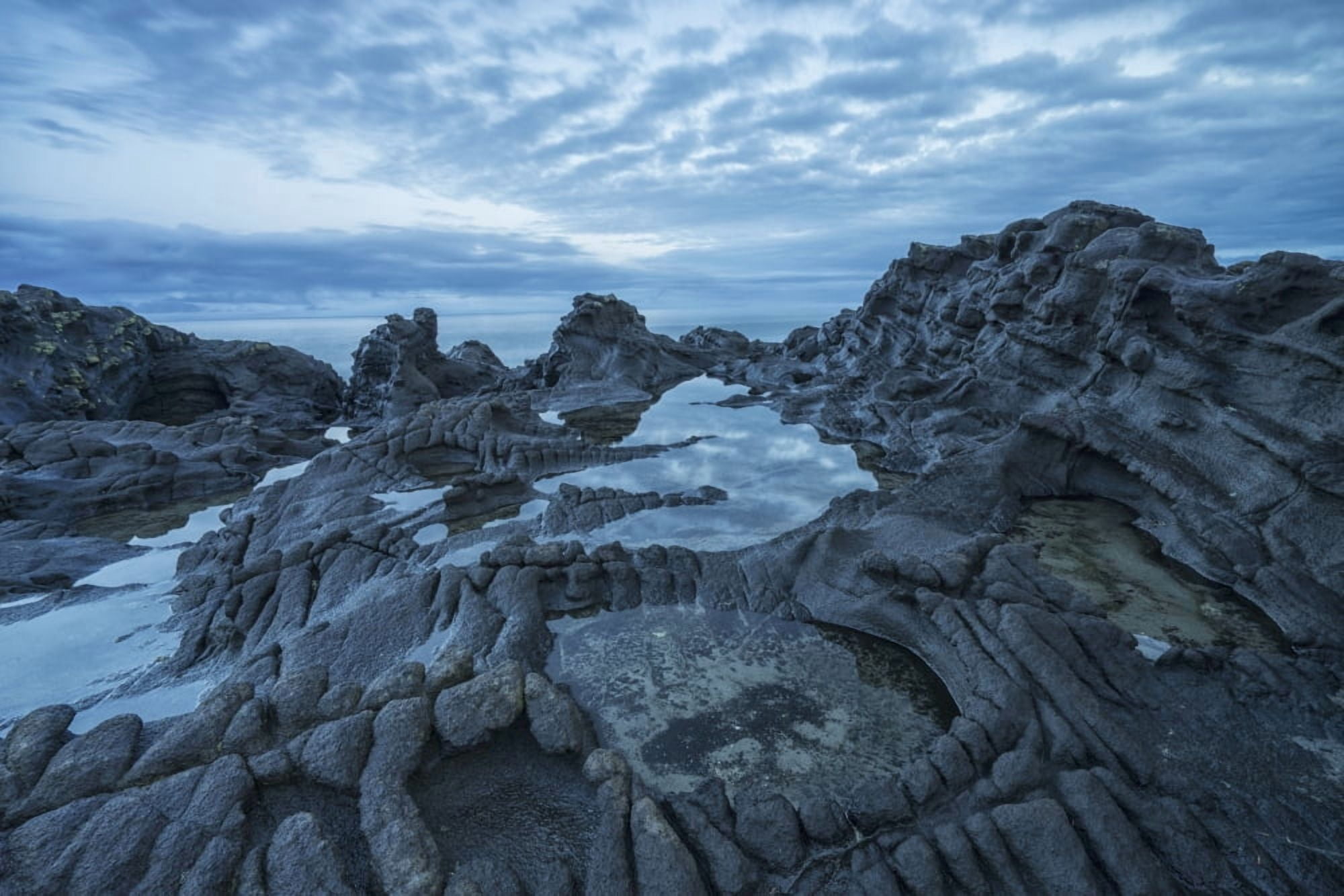 The volcanic bedrock near Tow Hill at dawn Naikoon Provincial Park Haida Gwaii Masset British Columbia Canada Canvas Art - Robert Postma Design Pics (38 x 24)