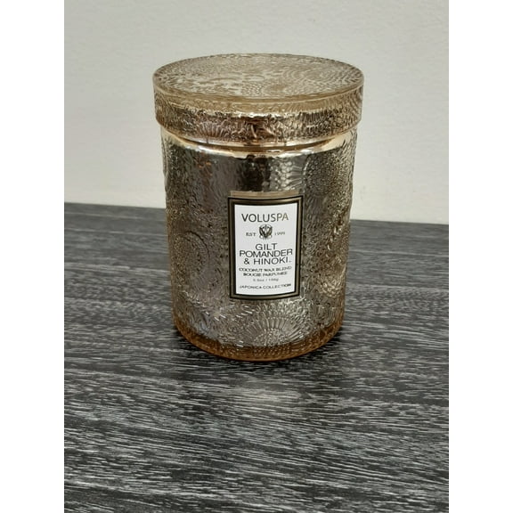 voluspa candle gilt pomander & hinoki 5.5oz