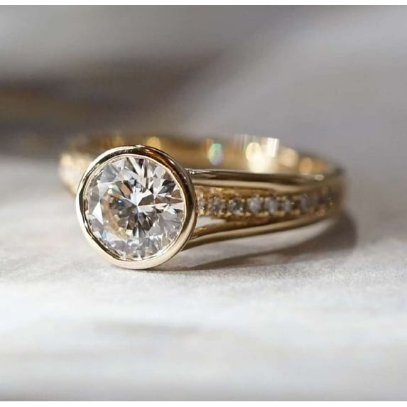 vylahjewellery 1.50 CT Brilliant Round Cut Moissanite Diamond Ring 18K Yellow Gold Cluster Engagement Ring for Her