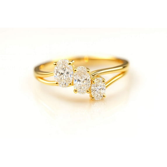 vylahjewellery 18K Yellow Gold Three Stone Anniversary Rings for Women Oval Cut Sparkling Moissanite Diamond Engagement Ring Wedding Gift Jewelry Promise Ring Daily Wear Bands