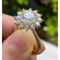 vylahjewellery 2.50 CT Round Cut Moissanite Diamond Ring Beautiful 18K Rose Gold Flower Shape Gorgeous Engagement Ring for Her