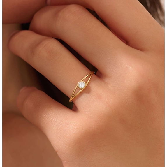 vylahjewellery Bezel Round Diamond Engagement Anniversary Ring Elegant Moissanite Split Shank Valentine Day Ring Vermeil Yellow Gold Proposal Wedding Ring for Her