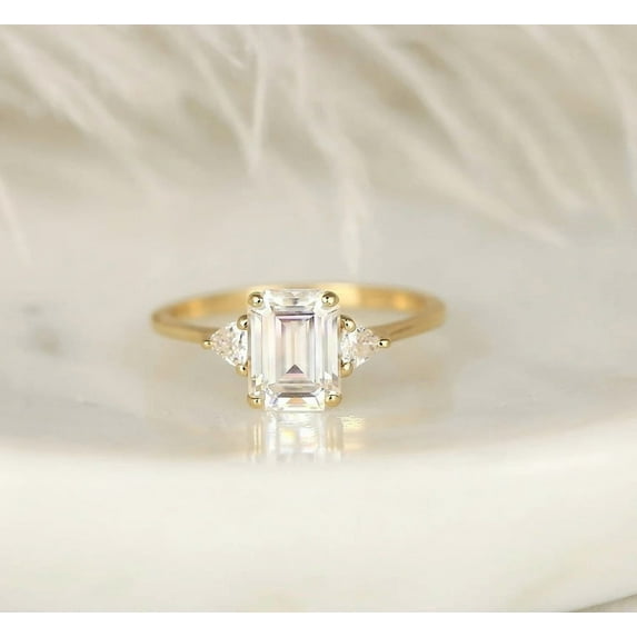 vylahjewellery Gold Engagement Band Engagement Ring 14K White Gold Wedding Ring Emerald Cut Moissanite Diamond Ring Women’s Three Stone Wedding Ring Classic Solitaire Promise Ring