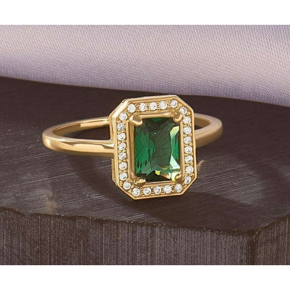 vylahjewellery Green Emerald Cut 2.50 CT Diamond Ring 14K Yellow Gold Ring Vintage Design Halo Anniversary Ring for Special One