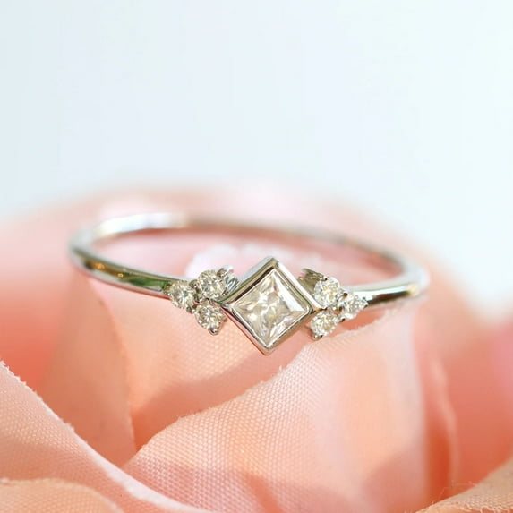 vylahjewellery Minimalist Princess Cut Rings Handmade Jewelry Plated White Gold Diamond with Side Cluster Stone Engagement Rings