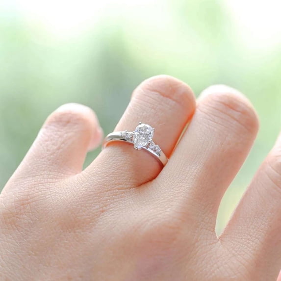vylahjewellery Moissanite Diamond Wedding Anniversary Gift Ring for Women 925 Sterling Silver Wedding Ring Five Prongs Teardrop Shape Engagement Ring